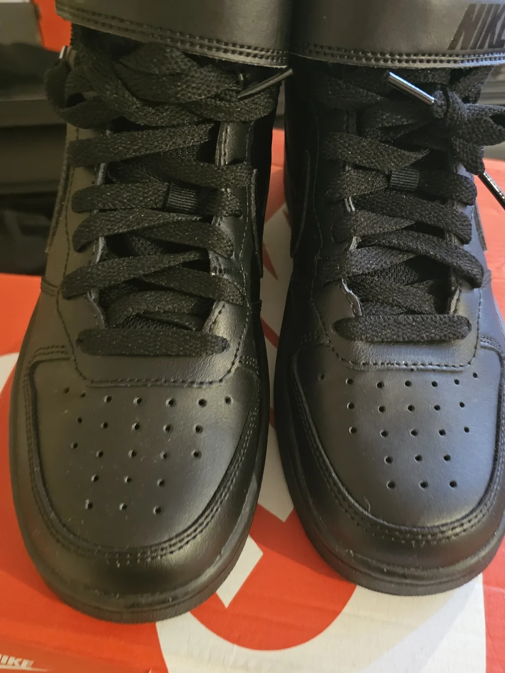 Nike Court Borough Mid 2